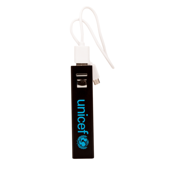 Cargador portátil de color negro con cable USB blanco de la tienda online de UNICEF