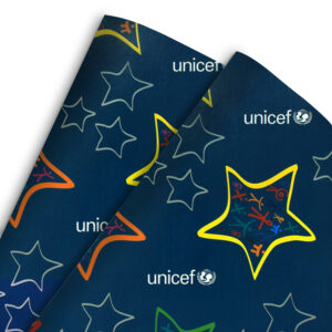 Papel de regalo solidario de color azul marino, con estrellas y siluetas de personas