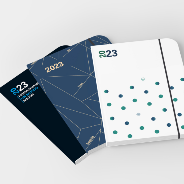 bodegón de 3 agendas del 2023 en diseño de color negro, azul marino y con topos