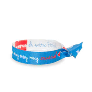Pulsera de tela en color azul con motivo muy especial, para regalar un detalle solidario de UNICEF